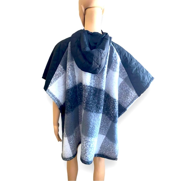 Hooded Poncho - Picture 3 of 5